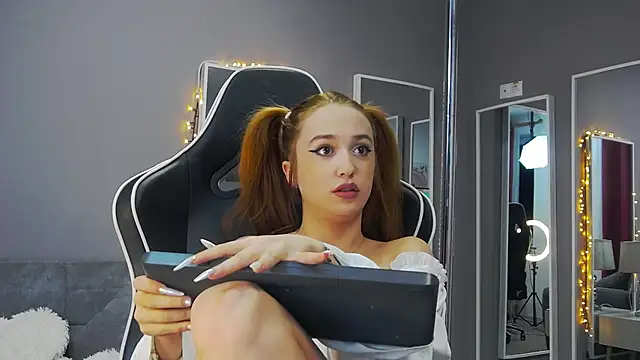 Snapshot of Eva_Lovvia_ chatting on January 21, 6:23 pm Eva Lovvia online show from January 21, 6:23 pm