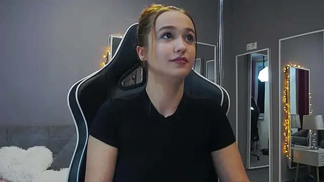 Snapshot of Eva_Lovvia_ chatting on January 22, 6:31 pm Eva Lovvia online show from January 22, 6:31 pm