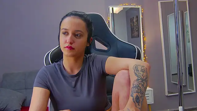 Snapshot of Eva_Lovvia_ chatting on February 4, 1:23 am Eva Lovvia online show from February 4, 1:23 am