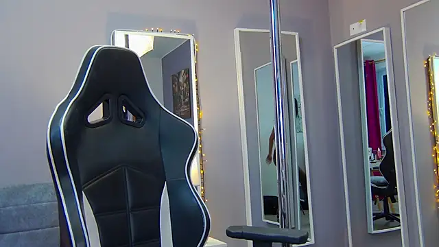 Snapshot of Eva_Lovvia_ chatting on February 20, 10:48 pm Eva Lovvia online show from February 20, 10:48 pm