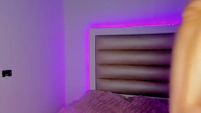 Snapshot of Princess_tokyo chatting on February 9, 6:01 pm Princess tokyo online show from February 9, 6:01 pm