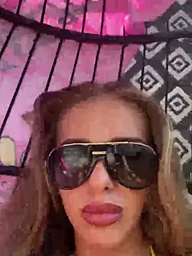 Snapshot of SexySofia_69 chatting on May 25, 2:45 pm SexySofia 69 online show from May 25, 2:45 pm