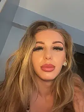 Snapshot of SexySofia_69 chatting on July 3, 11:05 am SexySofia 69 online show from July 3, 11:05 am