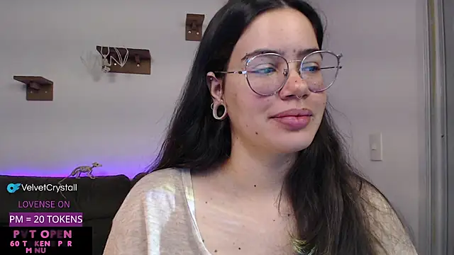 crystalll room online show from October 9, 4:10 am