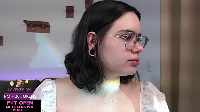 crystalll room online show from May 13, 1:47 am