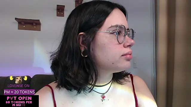 crystalll room online show from May 14, 12:50 am