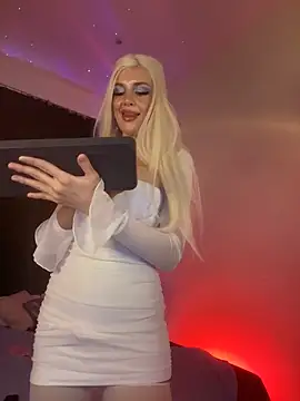 Snapshot of _TiffanyCo_ chatting on November 25, 10:37 am TiffanyCo online show from November 25, 10:37 am