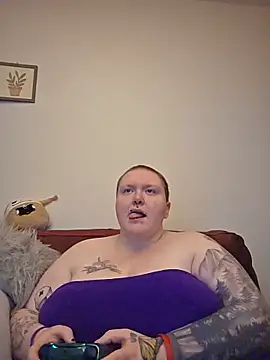 CorgiGodez98 online show from May 16, 3:36 am