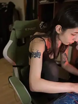 mollyEXD online show from December 19, 6:04 pm