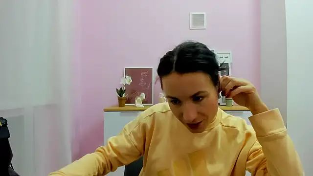 LeiilaBloom online show from January 24, 4:39 pm