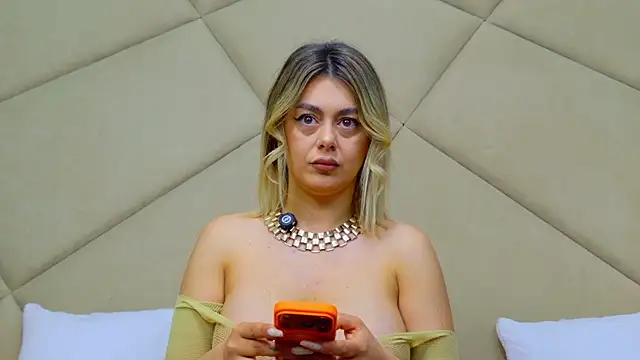 ChloeFrost online show from May 5, 5:04 am