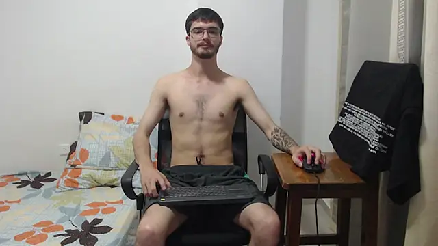 Aleex Miller online show from November 2, 10:45 pm