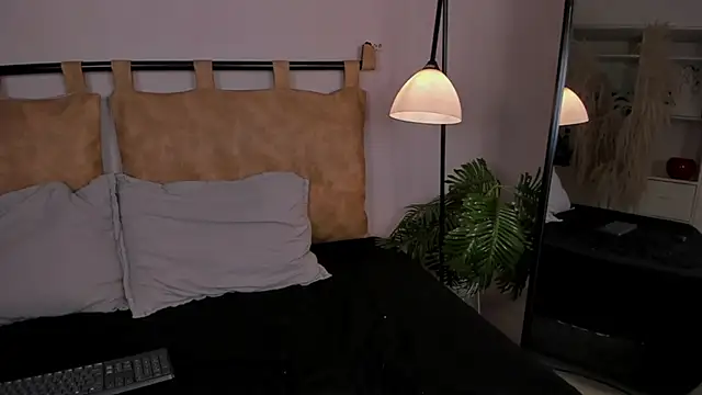 hannah brady online show from September 23, 9:40 pm