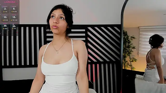 Snapshot of Savannah_Cameron chatting on February 14, 5:36 pm Savannah Cameron online show from February 14, 5:36 pm