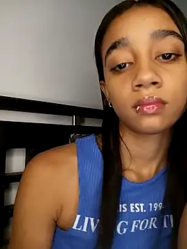 Snapshot of Zoe_Sweett18 chatting on April 13, 7:19 pm Zoe Sweett18 online show from April 13, 7:19 pm