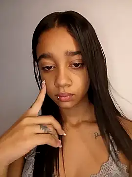 Snapshot of Zoe_Sweett18 chatting on April 18, 6:45 pm Zoe Sweett18 online show from April 18, 6:45 pm
