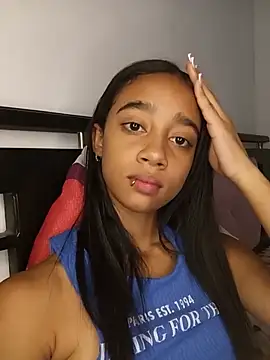 Snapshot of Zoe_Sweett18 chatting on May 20, 1:39 pm Zoe Sweett18 online show from May 20, 1:39 pm