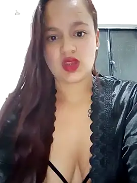 Snapshot of Bianca_Luxxx chatting on February 8, 3:30 am Bianca Luxxx online show from February 8, 3:30 am