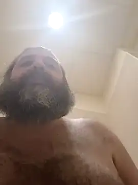 Snapshot of catullo14 chatting on April 2, 12:08 am catullo14 online show from April 2, 12:08 am