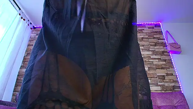 MiaFlamesxxx online show from November 4, 9:14 pm