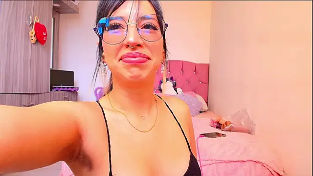 MiaFlamesxxx online show from April 2, 3:31 pm