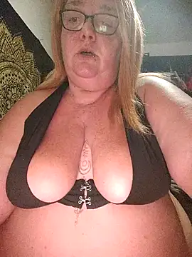 diosacurvy1984 online show from October 22, 8:30 pm