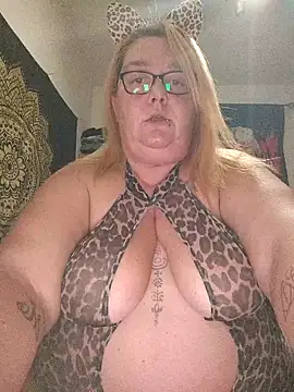 diosacurvy1984 online show from November 9, 4:49 pm