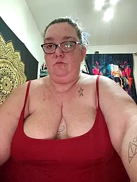 diosacurvy1984 online show from March 26, 6:46 pm