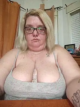 diosacurvy1984 online show from April 24, 7:11 am