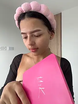 Sofia18 pinkk online show from February 10, 8:02 pm