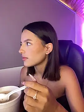 Sofia18 pinkk online show from March 25, 9:10 pm