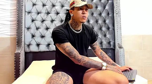 Snapshot of Kenaii_7777 chatting on January 18, 3:31 am Kenaii 7777 online show from January 18, 3:31 am