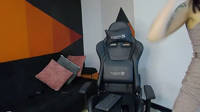 AmbarDupont online show from February 15, 2:11 pm