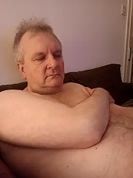 Snapshot of Paolo7619 chatting on February 10, 3:24 am Paolo7619 online show from February 10, 3:24 am