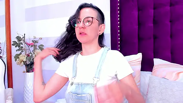 Snapshot of ana_liebert chatting on February 25, 1:06 pm ana liebert online show from February 25, 1:06 pm