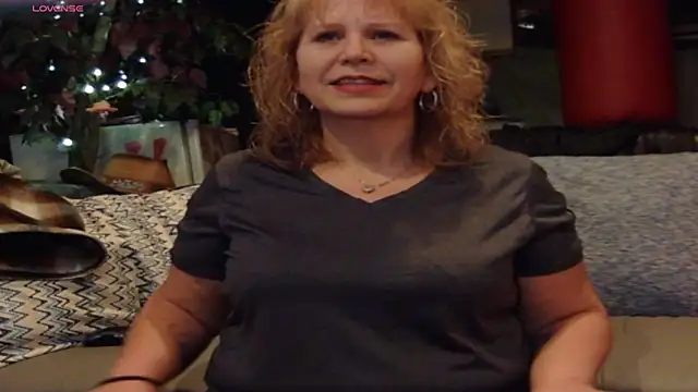 Snapshot of Badgirlpr2 chatting on March 9, 5:44 am Badgirlpr2 online show from March 9, 5:44 am