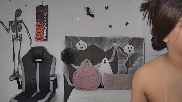 AmandaBrooks 18 online show from October 22, 12:55 am