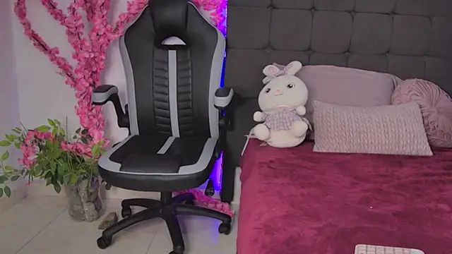 AmandaBrooks 18 online show from November 25, 2:00 am