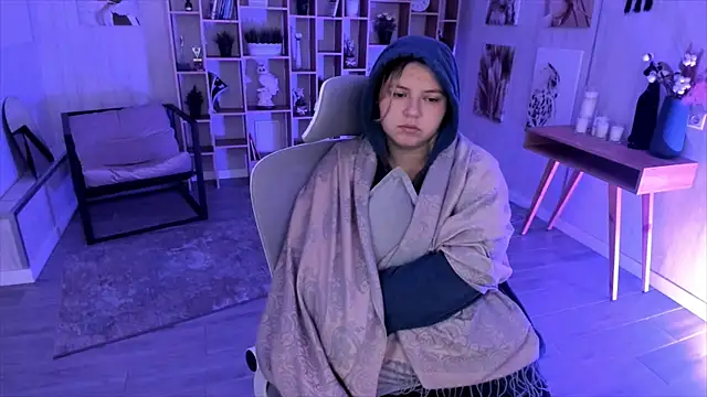 DiaAngell online show from September 30, 8:14 pm