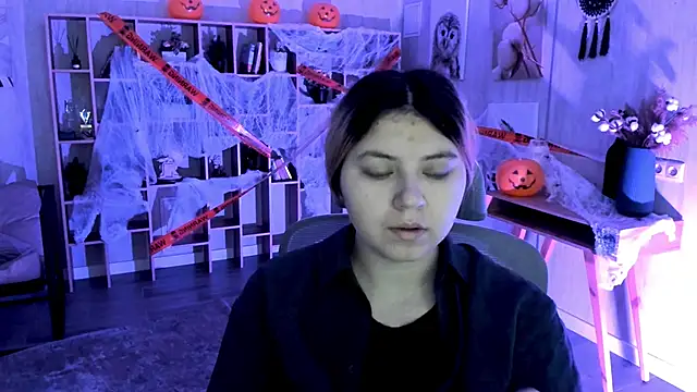 DiaAngell online show from October 31, 8:10 pm