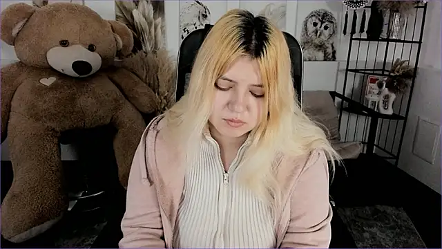 DiaAngell online show from January 18, 7:28 pm