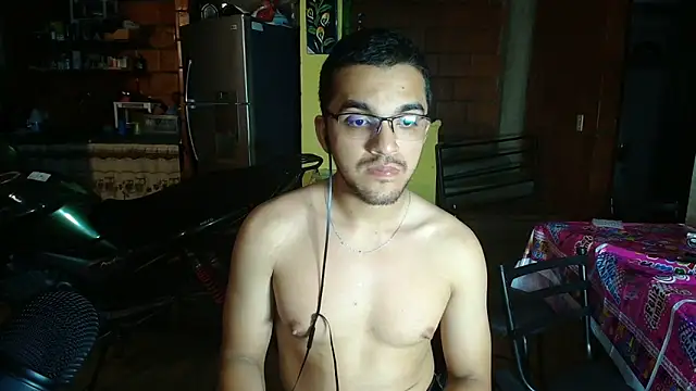 Snapshot of TitanMistico chatting on January 25, 5:40 am TitanMistico online show from January 25, 5:40 am