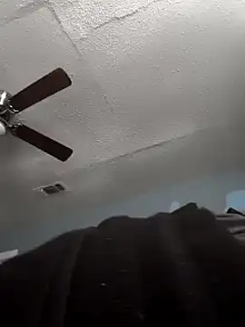 Snapshot of Burrrucecold00 chatting on February 23, 4:24 pm Burrrucecold00 online show from February 23, 4:24 pm