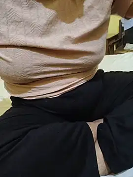 motuuu69 online show from June 18, 2:21 pm