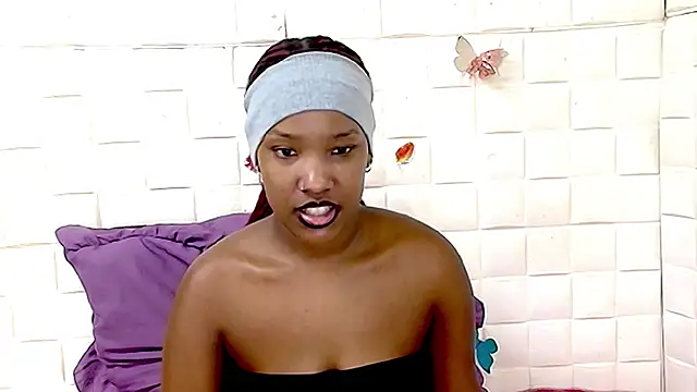 EroticSexyPrada online show from March 29, 5:24 pm