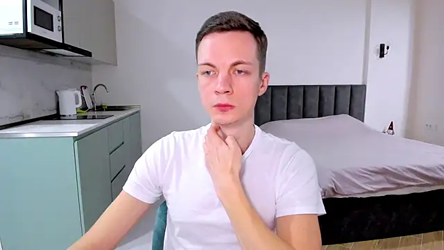 Snapshot of max_shy chatting on January 21, 12:29 pm max shy online show from January 21, 12:29 pm