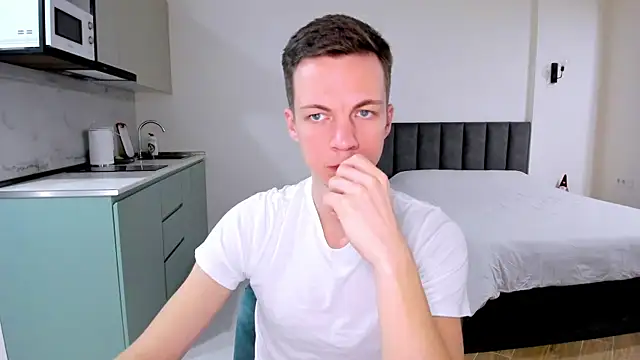 Snapshot of max_shy chatting on January 22, 12:38 pm max shy online show from January 22, 12:38 pm