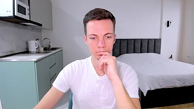 Snapshot of max_shy chatting on January 23, 1:24 pm max shy online show from January 23, 1:24 pm