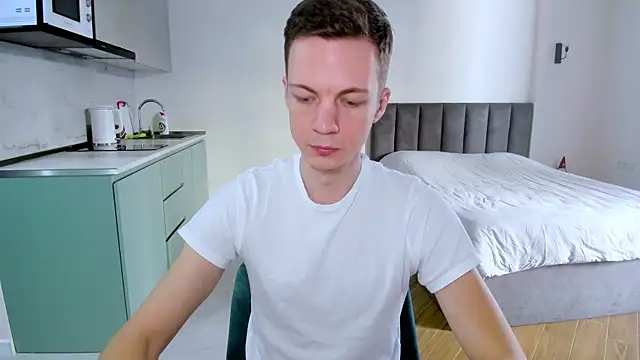 Snapshot of max_shy chatting on January 28, 12:00 pm max shy online show from January 28, 12:00 pm