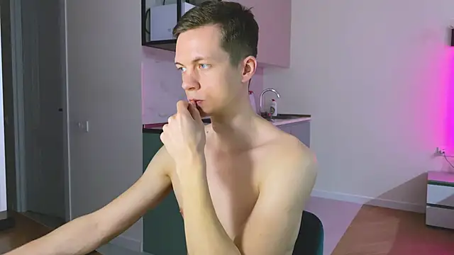 Snapshot of max_shy chatting on March 7, 3:28 pm max shy online show from March 7, 3:28 pm